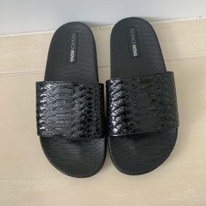 Fashion Nova NEW Black Sandal Slides